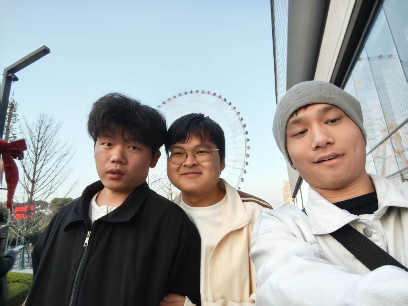 摩天轮出游合照